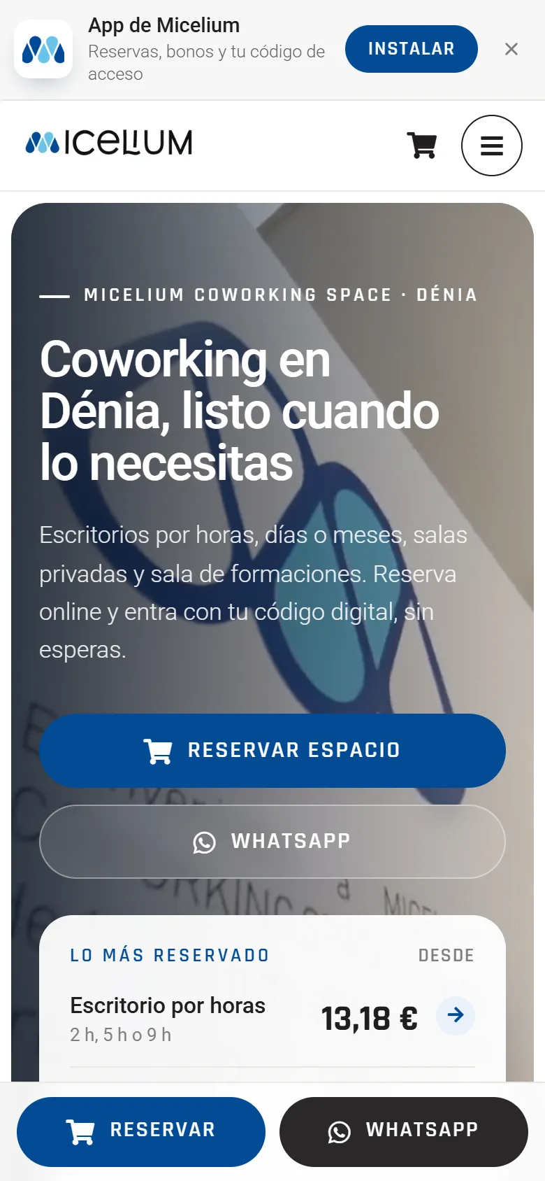 The micelium.es homepage on mobile, with the app installation notice and the book and WhatsApp buttons